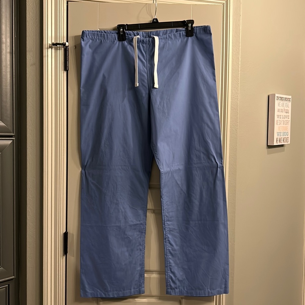 Women’s scrub bottoms